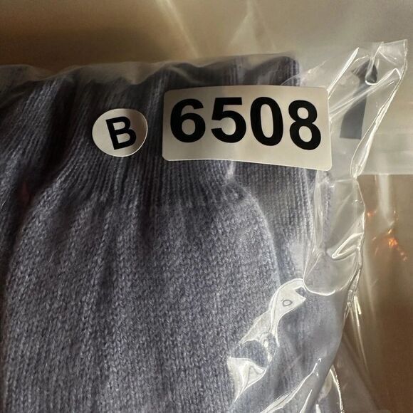 Loro Piana 100% Baby Cashmere Sweater Mens‎ 50IT MED Long Sleeve V Neck Purple - Picture 14 of 14